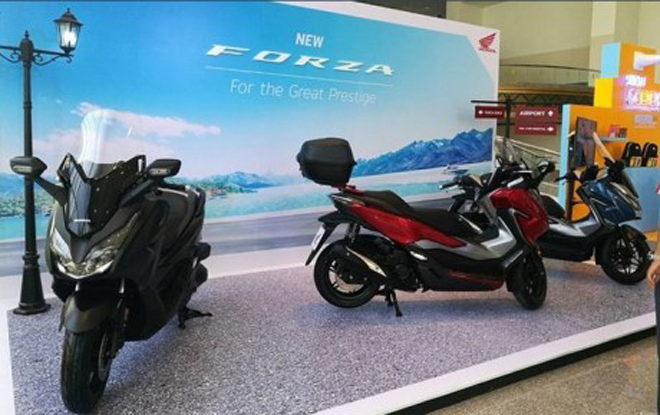 Ra mắt xe tay ga cao cấp Honda Forza 300 2020 trong tùy chọn màu mới - 1