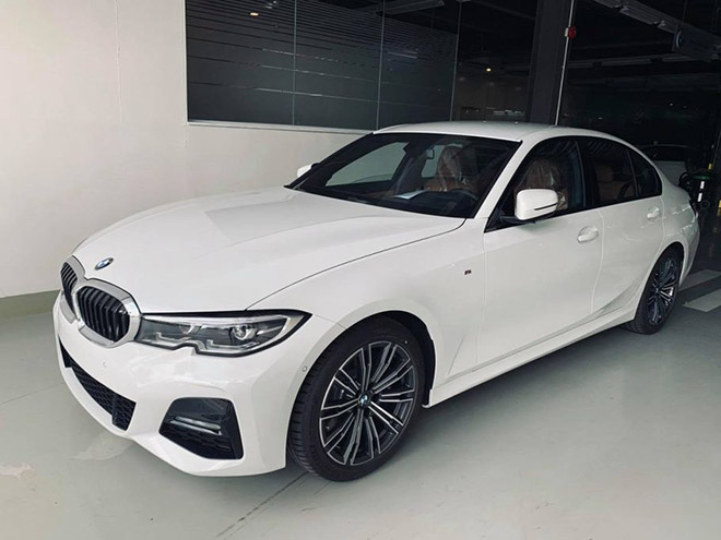 2022 BMW 3 Series facelift debuts  G20 LCI gets new headlamps grille  widescreen display for interior  paultanorg