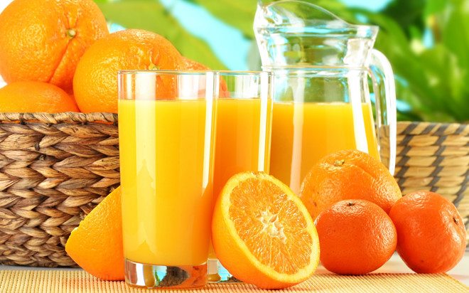 Sai lầm cực kỳ nguy hiểm khi cho trẻ nhỏ uống nước cam để &#34;giải ốm&#34; - 1