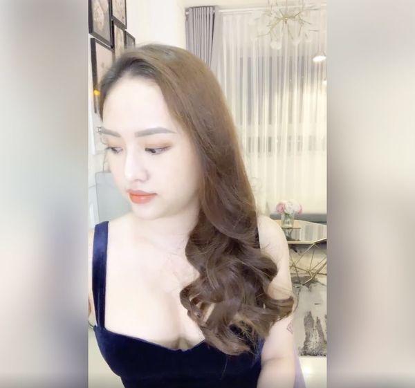 Sự thật mặt đơ cứng bọng mỡ của Thúy Vi, vợ Mạc Hồng Quân sau cắt mí, gọt cằm - 1