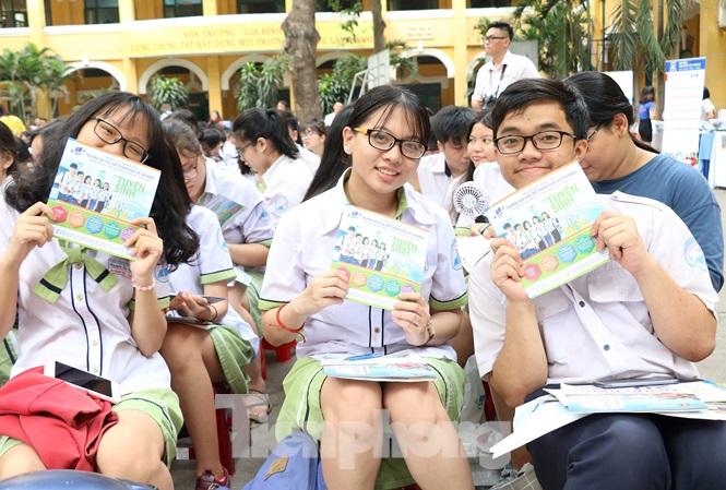 Vì sao nhiều trường ĐH nâng điểm cao chót vót để đánh rớt thí sinh - 1