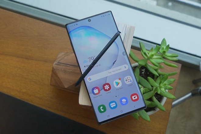 Galaxy Note10+ vs Huawei P30 Pro - Muốn biết chiếc điện thoại cao cấp Galaxy Note10+ của Samsung có mạnh mẽ đến đâu so với Huawei P30 Pro? Đừng bỏ lỡ video so sánh chi tiết giữa hai thiết bị này. Bạn sẽ rõ hơn về những điểm mạnh và điểm yếu của mỗi sản phẩm, giúp bạn chọn lựa được chiếc điện thoại phù hợp với nhu cầu của mình.