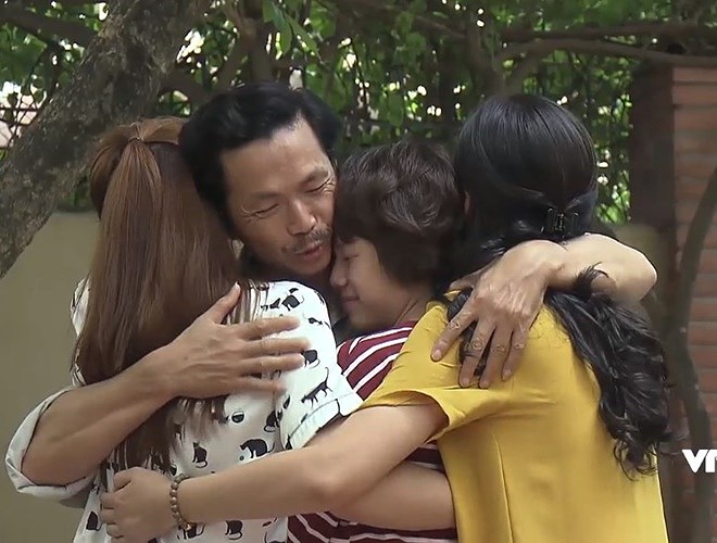 Tập cuối "Về nhà đi con" kết thúc viên mãn nhưng vẫn gây tranh cãi - 3
