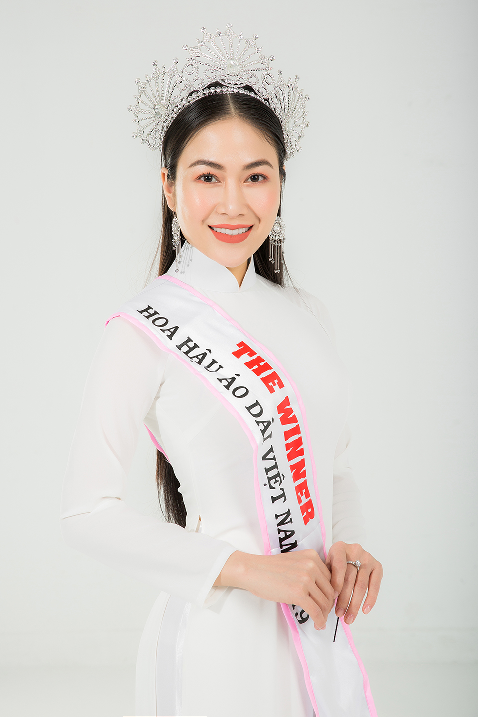 Hoa hậu gốc Thanh Hóa nói thẳng về việc các hoa hậu kiếm tiền ra sao - 1