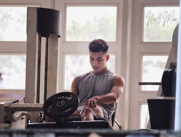 Văn Thanh tập gym ngay sau chấn thương liên tiếp, khoe cơ bắp cuồn cuộn - 1