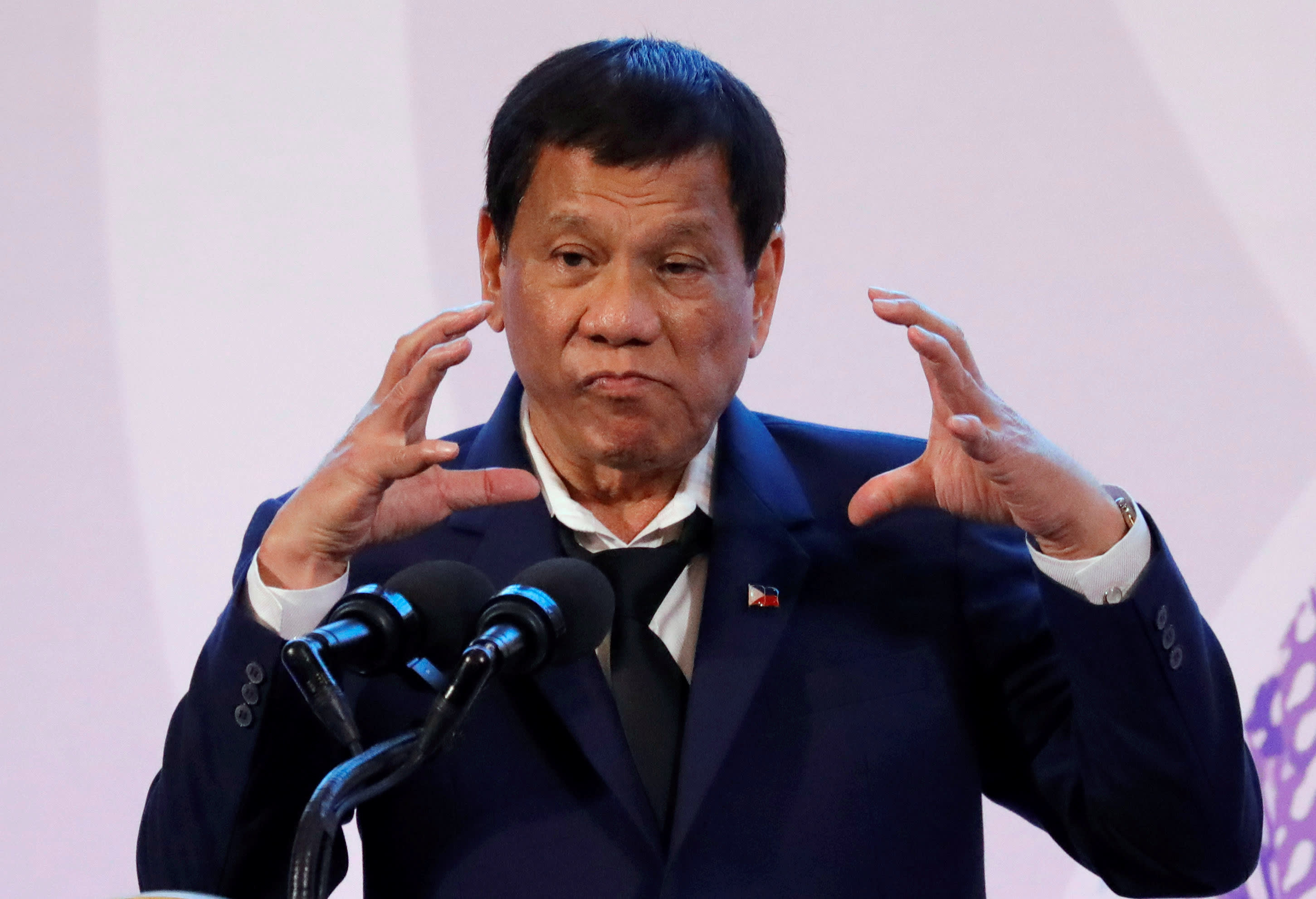 Trung Quốc đưa tàu chiến vào lãnh hải, Tổng thống Philippines tỏ thái độ cứng - 1
