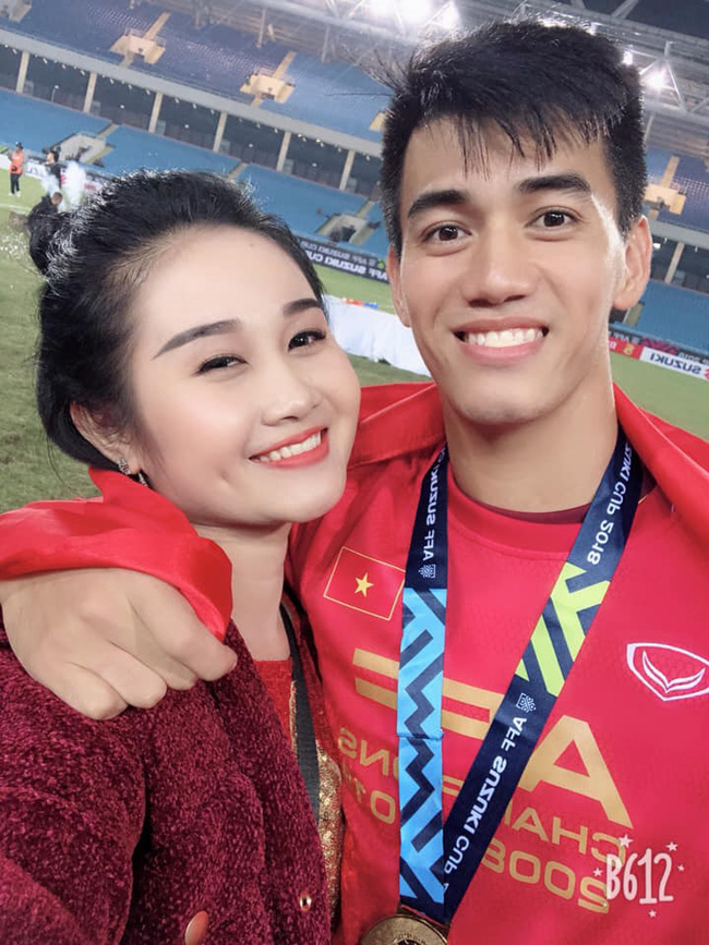 Ngọc Quyên (sinh năm 1995, hiện sống và làm việc tại TP.HCM) là bạn gái của cầu thủ Tiến Linh. 