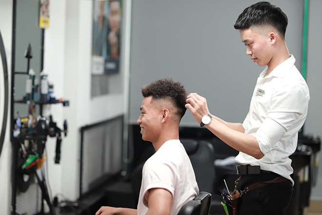 Tiệm cắt tóc của người Việt thành hiện tượng tại Thái Lan  Đời sống