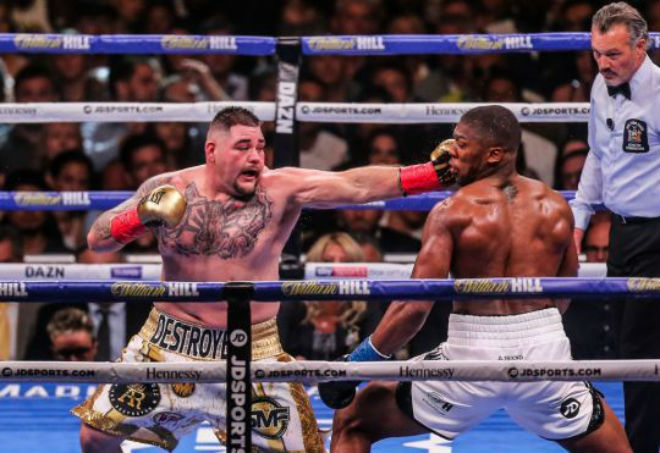 "Vua Boxing" ăn sinh nhật nhức mắt: Hưởng lạc trên người mỹ nữ khỏa thân - 1
