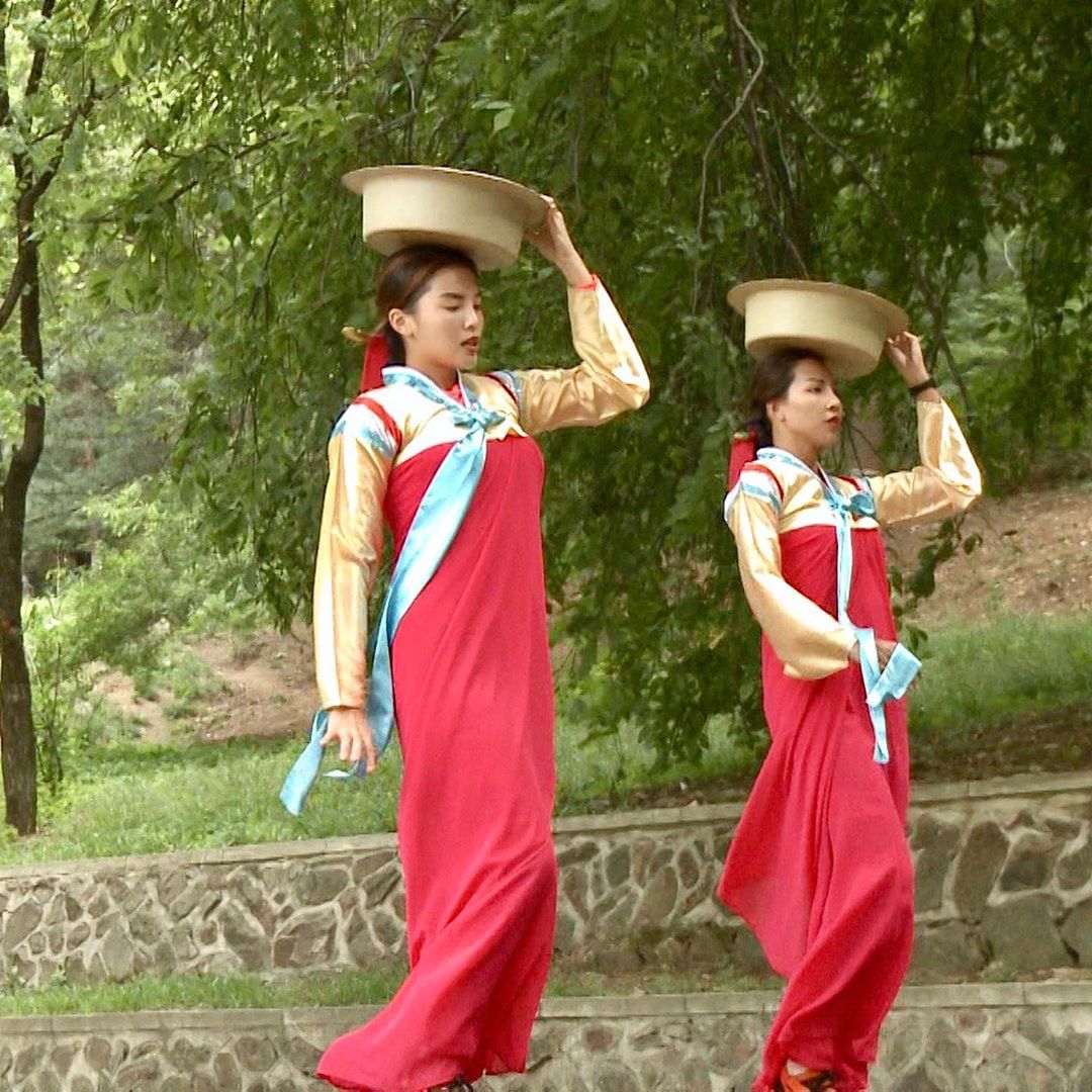 Kỳ Duyên tự nhận mặc hanbok thẳng đuột như thước kẻ - 1