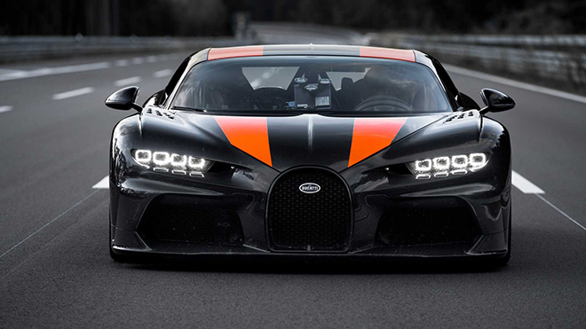 Bugatti Chiron đạt tốc độ gần 500 km/h trên đường thực tế - 1