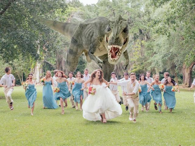 Đám cưới chơi trội khi có phù dâu là… ”khủng long bạo chúa”