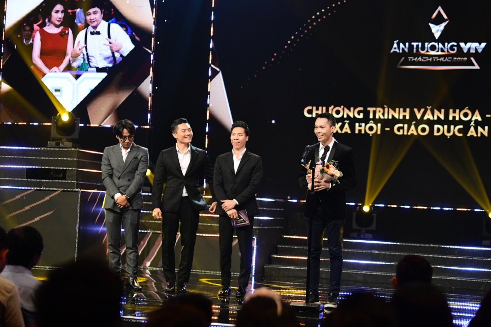 Bảo Thanh ôm Nhã Phương trên sóng trực tiếp VTV, xóa bỏ nghi ngờ mâu thuẫn - 4