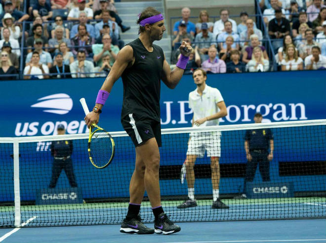 Chung kết US Open: Medvedev phản công lợi hại, Nadal nỗ lực vẫn bó tay - 1