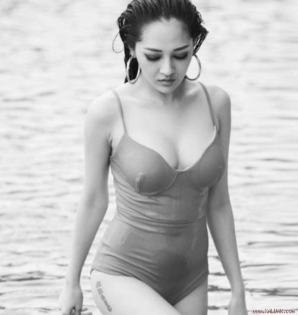 Vợ Cường Đô La, Đông Nhi bị hiểu lầm "thả vòng 1 tự do" vì lỗi áo tai hại - 3