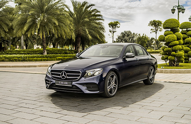 Mercedes-Benz E 300 AMG 2019 chính thức quay lại thị trường Việt - 1