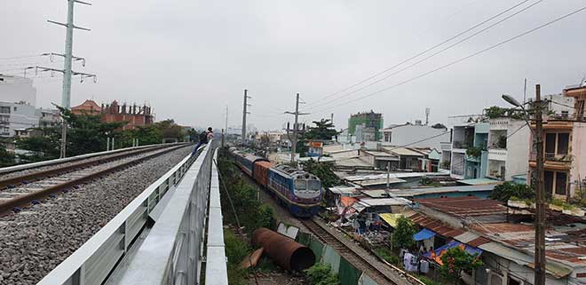 Chuyến tàu cuối cùng chạy trên cầu đường sắt gần 120 tuổi ở Sài Gòn - 1