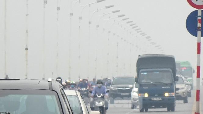 Không khí Hà Nội hôm nay lên ngưỡng ô nhiễm nghiêm trọng - 1