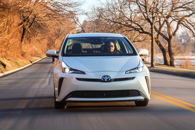 Toyota Prius 2020 phiên bản nâng cấp thêm tính năng hỗ trợ an toàn và Apple CarPlay - 1