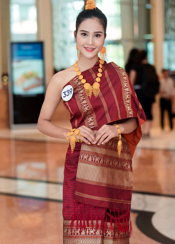Nét đẹp trong trang phục truyền thống của Lào