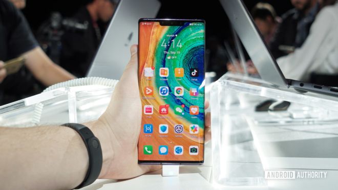 Cận cảnh Huawei Mate 30 Pro: Đẹp không tì vết - 1
