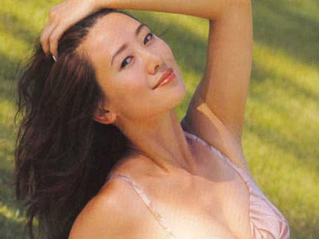 Hoa hậu Hồng Kông đẹp khó tin ở tuổi 50 nhờ cố quên quá khứ
