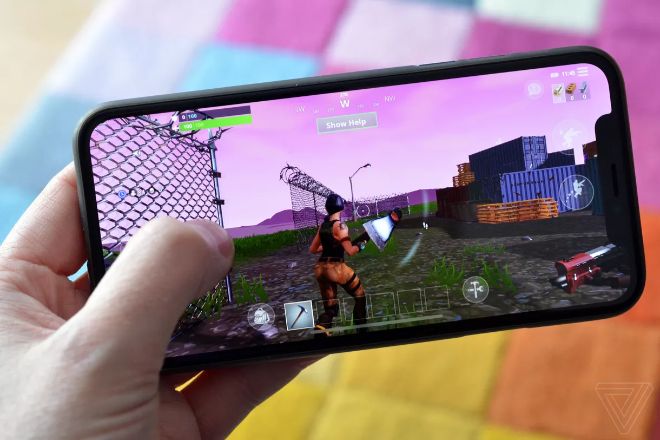 Các game thủ Fortnite và PUBG Mobile tố iOS 13 đã “phá game” - 1