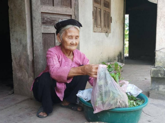 Cụ bà 83 tuổi xin thoát nghèo gây ”sốt” cộng đồng mạng là ai?
