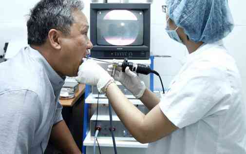 Vì sao viêm họng quá hai ngày cần đi khám ngay? - 2