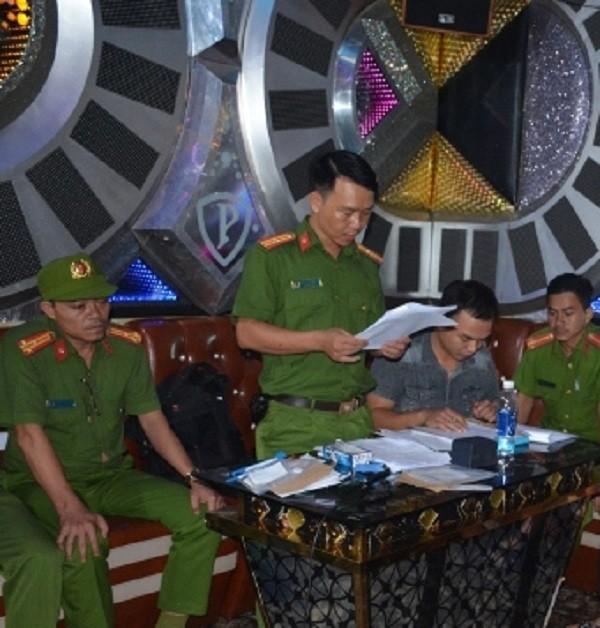 Vụ 100 cảnh sát đột kích karaoke Paradise: Chân dài và những dân chơi xăm trổ - 2