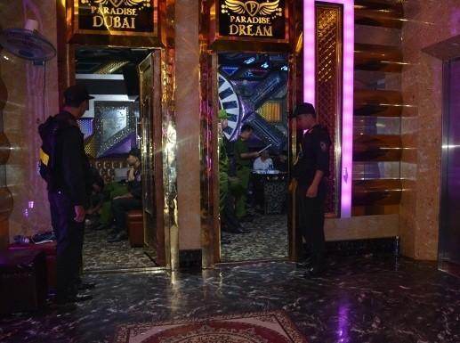Vụ 100 cảnh sát đột kích karaoke Paradise: Chân dài và những dân chơi xăm trổ - 3