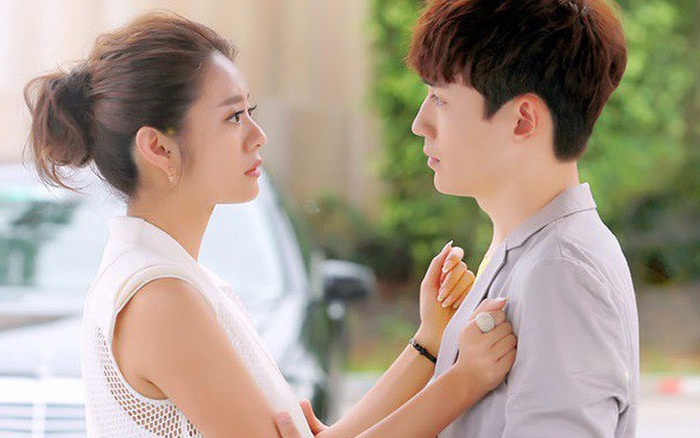 Mê muội lao vào nhà nghỉ với tình cũ, tỉnh dậy tá hỏa thấy chồng sắp cưới đứng cạnh giường - 1