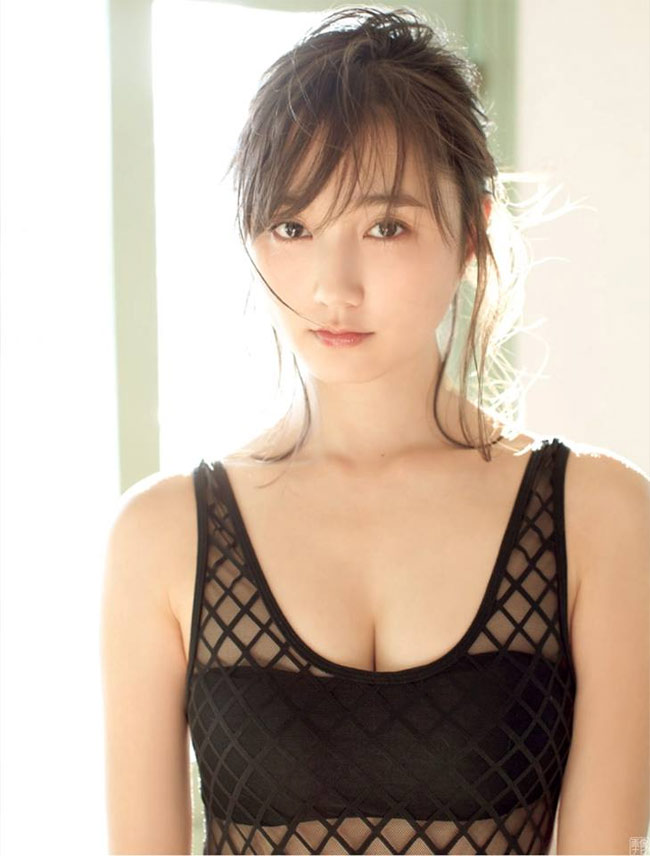 Suzuki Yuuna sinh năm 1992 là người mẫu, diễn viên nổi tiếng Nhật Bản.