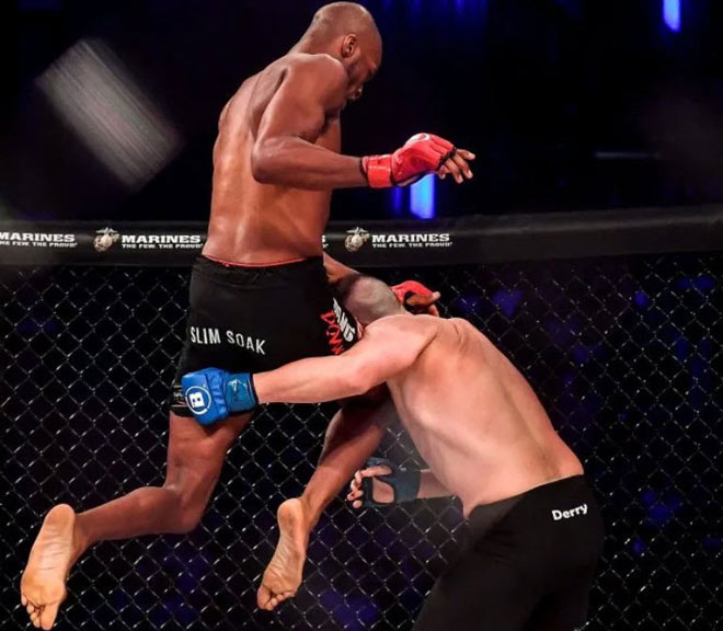 "Người nhện" gây chấn động võ đài MMA, 1 đòn "trời giáng" đối thủ đi ngủ - 1