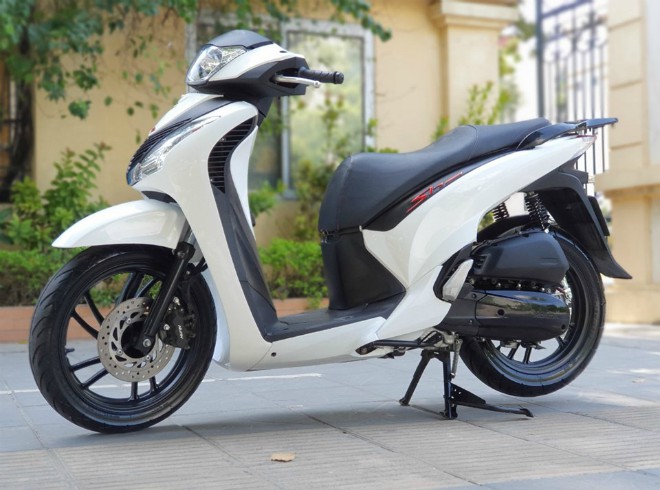 Bảng giá xe ga Honda SH, tiếp tục tăng bất chấp giá chênh cao sẵn có - 1