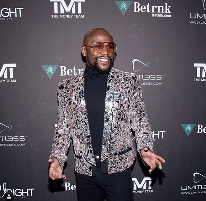 Tin mới võ thế giới: Mỹ nhân gặp họa &#34;ảnh nóng&#34;, Mayweather khoe tỷ đô - 4
