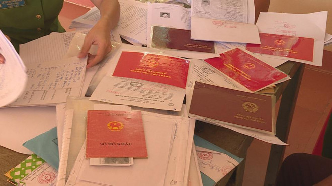 Vụ Thanh tra Sở Nội vụ nhận hối lộ: Thanh tra viên bị quay clip trong khách sạn - 4