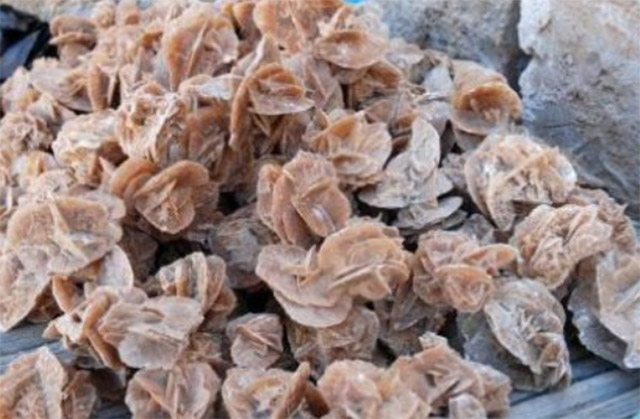 Đến sa mạc nhìn thấy những hòn đá này thì nhớ nhặt, nếu không sau này bạn sẽ rất tiếc - 4