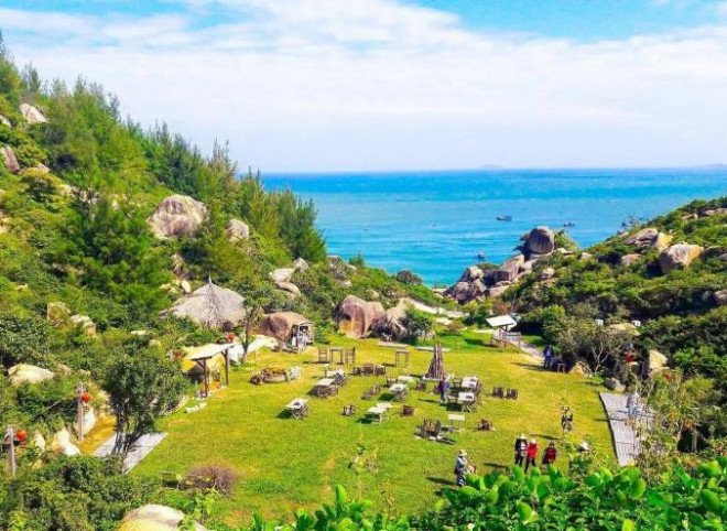 Đến Quy Nhơn cắm trại ngủ lều ngay bờ biển, ngắm bình minh đẹp nao lòng - 2