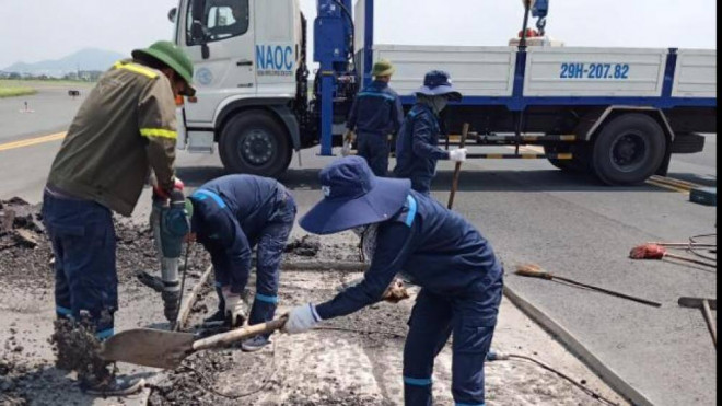 Phạt 25 triệu đồng giám sát viên bỏ vị trí làm việc tại Nội Bài - 1