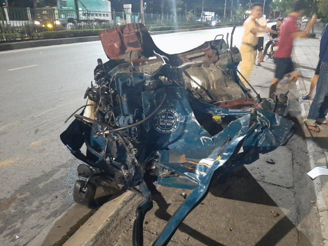 Quảng Ninh: Xe bán tải tông xe tải sang đường, 4 người thương vong - 2