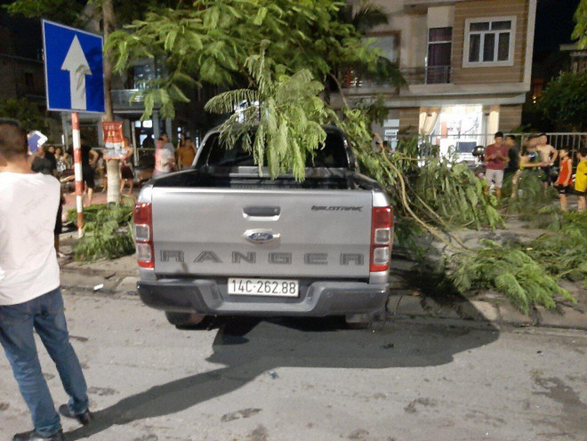 Quảng Ninh: Xe bán tải tông xe tải sang đường, 4 người thương vong - 4