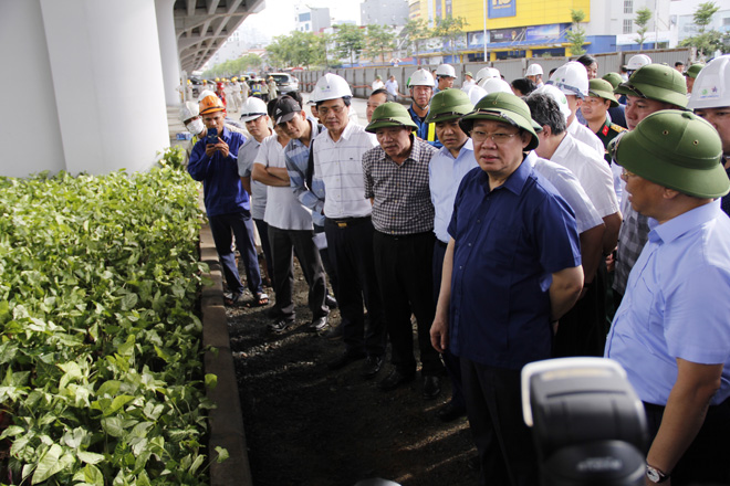 Kiểm tra một loạt công trình giao thông, Bí thư Hà Nội ấn định mốc thời gian phải hoàn thành - 2