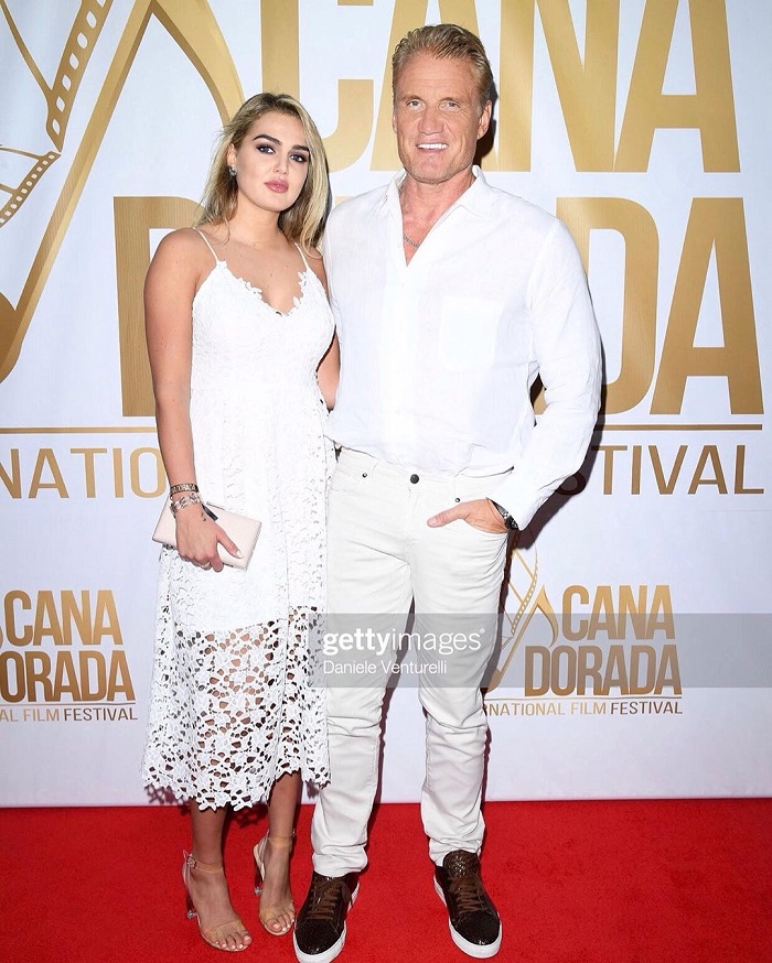 Nam diễn viên 63 tuổi cơ bắp cuồn cuộn, trẻ trung như nam thần dù hơn con gái 38 tuổi - 2