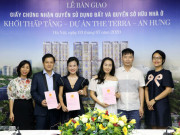 Văn Phú - Invest trao sổ đỏ cho khách hàng mua nhà phố