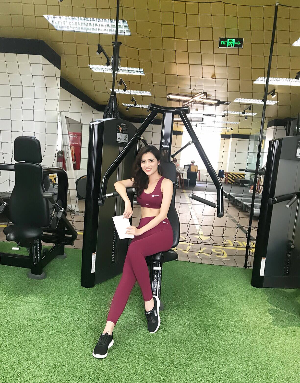 "Cô giáo 1m72" chẳng cần tập luyện hùng hục, bóp miệng kiêng ăn vẫn có eo nhỏ 58cm - 6