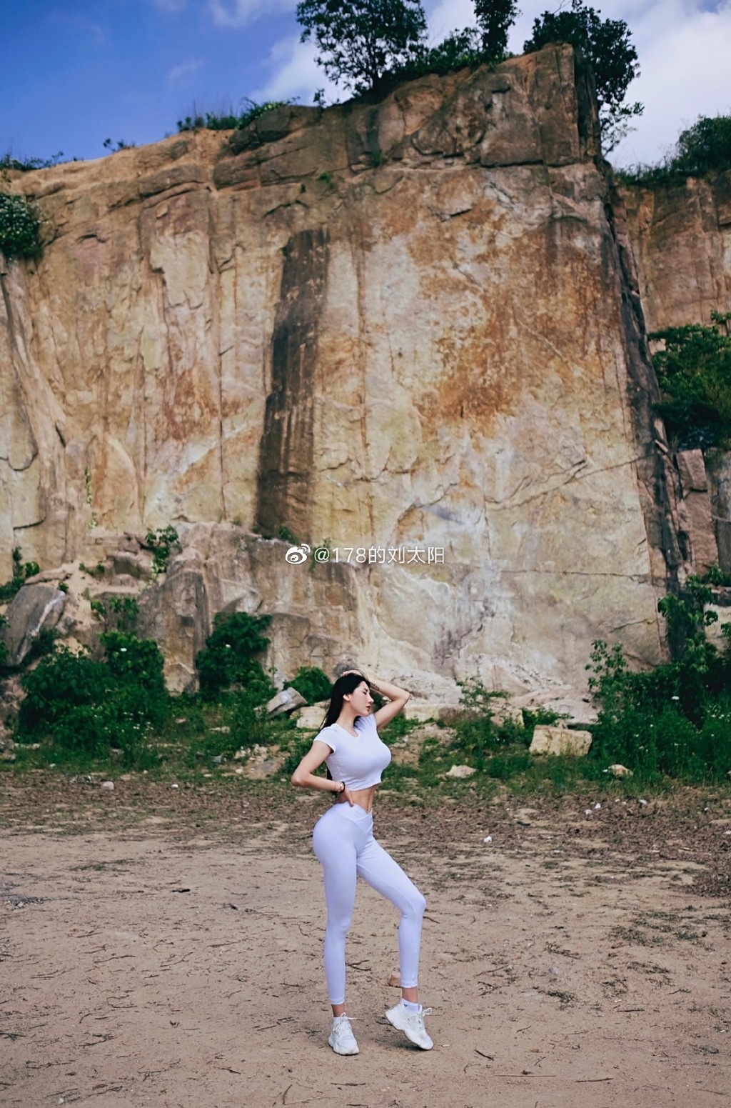 "Nữ thần gym Trung Quốc" gây shock với chiều cao 1m78, vòng 1, vòng 3 hơn mét - 11