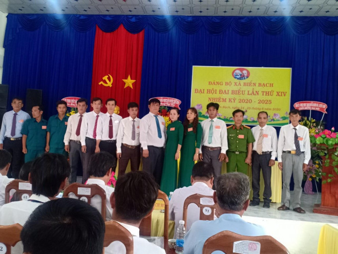 Lãnh đạo xã phản ứng vụ "Đốt nhang lạy độ dốt" - 2