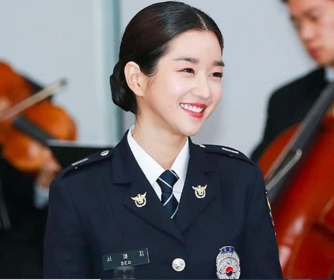 Mê mẩn nhan sắc nữ cảnh sát xinh đẹp xứ Hàn từng là \