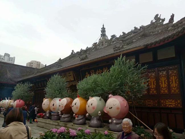Ngôi chùa "dễ thương" nhất Trung Quốc, trưng bày hàng loạt bức tượng hoạt hình - 3